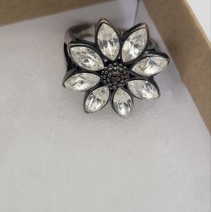 Women's flower ring